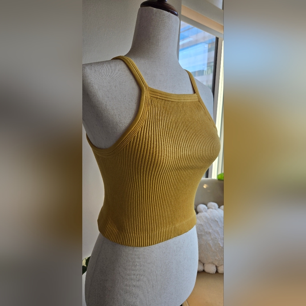 Forever 21 Ribbed Yellow Crop Top - Size Medium - Picture 4 of 5